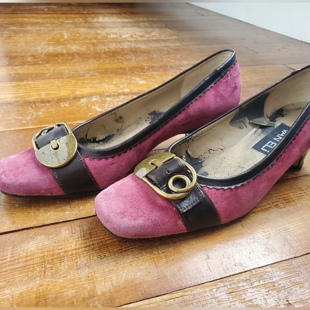 Kitten heel, size 6